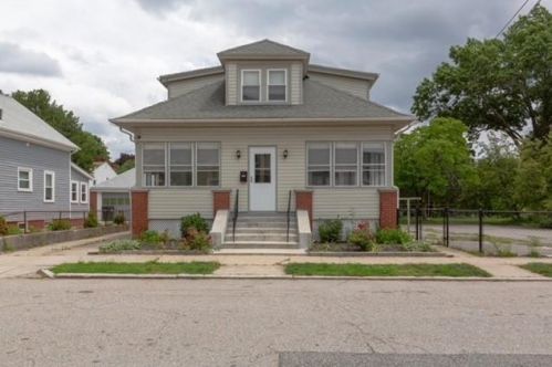 251 Jastram St, Providence, RI 02908-2117