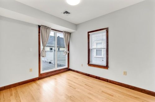 78 Hbr Vw St, Boston MA exterior