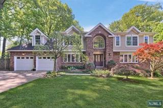 78 Richard St, Tenafly, NJ 07670-1409