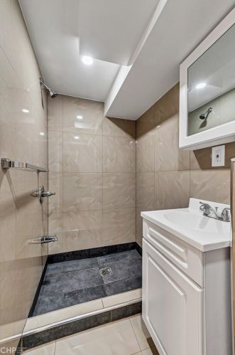 5937 Artesian Ave, Chicago IL 60645-5301 exterior