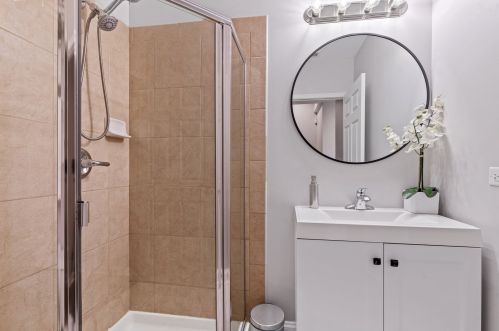 2502 Calumet Ave, Chicago IL  60616-2439 exterior