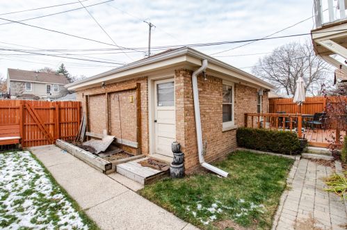 3155 52nd St, Milwaukee WI  53216-3239 exterior