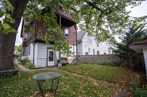 2952 Newhall St, Milwaukee, WI 53211-3223