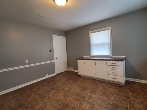 7240 Grantosa Dr, Milwaukee, WI 53218-3951