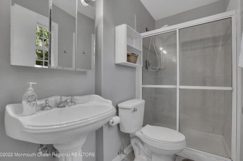 984 Woodlane Rd, Jackson Twp NJ 08527-1556 exterior