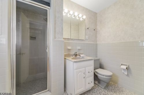 1508 Fox Trl, Mountainside NJ 07092-1302 exterior