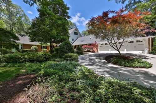 1630 Brandon Hall Dr, Atlanta, GA 30350-3703