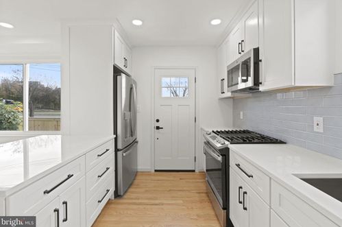 10 Taylor Run Pkwy, Alexandria VA 22314-4978 exterior