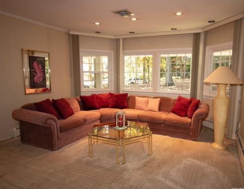 4 Ryder Ct, Huntington Station NY 11746-6142 exterior