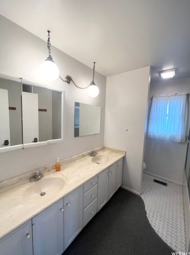 2137 Lorita Way, Sandy UT 84093-6489 exterior