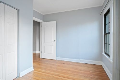 7327 Luella Ave, Chicago IL 60649-4109 exterior