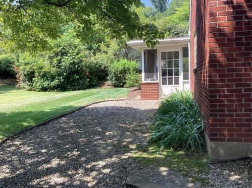 114 Oak Hill Rd, Pittsburgh PA  15238-3016 exterior