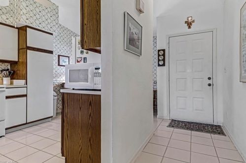 420 Fox Haven Dr, Naples, FL 34104-5105