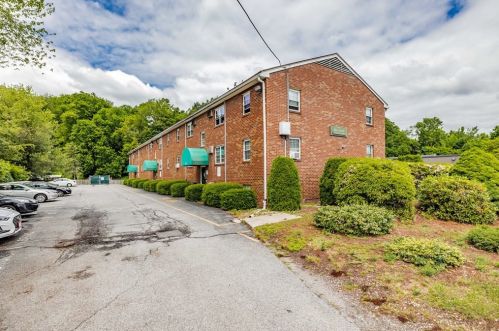 1241 Elm St, West Springfield MA 01089-1801 exterior