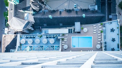 111 Chestnut St, Chicago IL  60610-2016 exterior