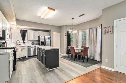 585 Shore Rd, Lithonia GA  30058-5990 exterior