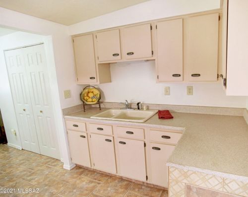 8116 Beverly St, Tucson AZ 85710-5930 exterior