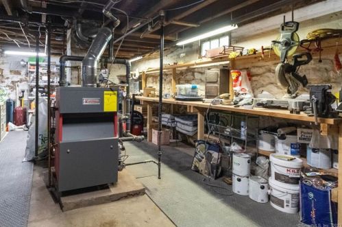 211 Woodbridge St, Manchester CT 06042-2346 exterior