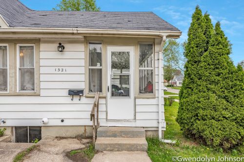 1321 Whiting St, Wyoming MI  49509-1052 exterior