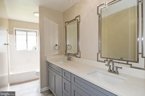 2879 Glenora Ln, Rockville MD 20850-3055 exterior