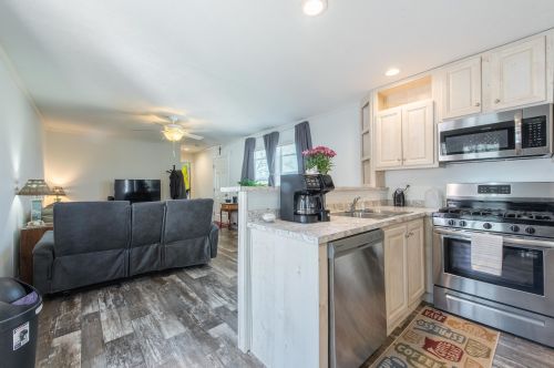 52 Longmeadow Dr, Concord NH 03301-3413 exterior