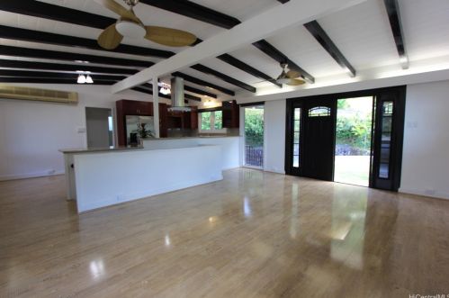 3086 Kaohinani Dr, Honolulu, HI 96817-1037