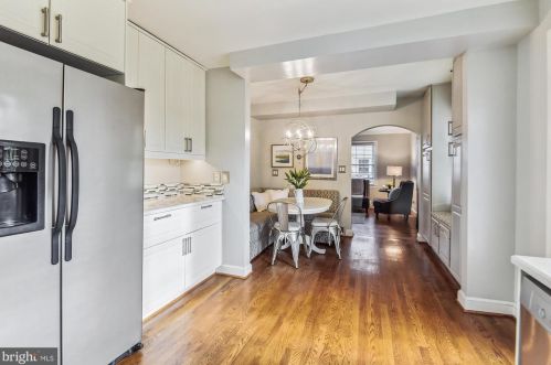 1612 Oakcrest Dr, Alexandria VA 22302-2337 exterior