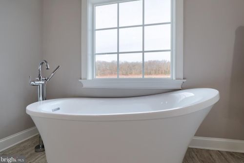 453 Delp Rd, Lancaster PA 17601-2915 exterior