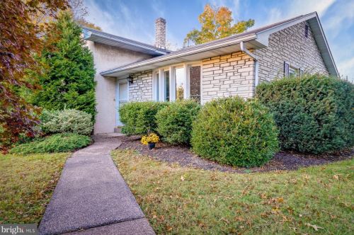 2031 Sunnyside Ave, Pottstown PA  19464-3026 exterior