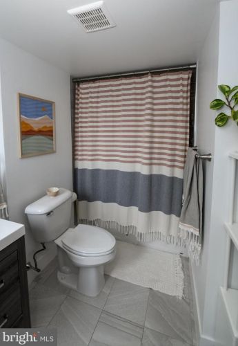 2203 Cumberland St, Philadelphia PA 19125-1732 exterior