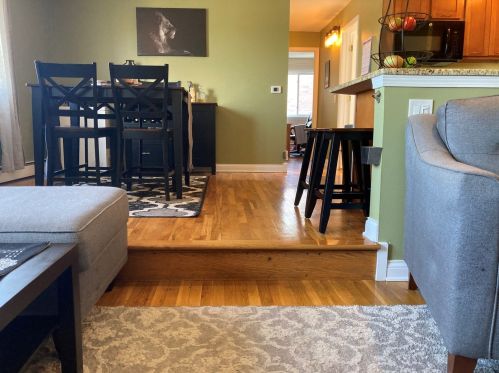 4976 Milwaukee Ave, Chicago IL 60630-2115 exterior