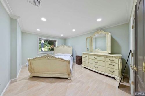 32 Lenox Ave, Demarest NJ 07627-2112 exterior