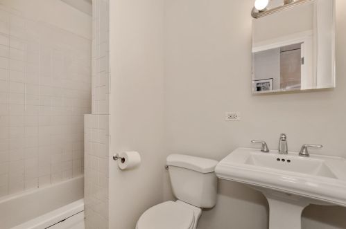 1817 Honore St, Chicago IL 60657-2007 exterior