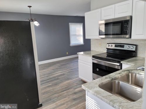 52 Memorial Dr, New Castle DE  19720-1334 exterior