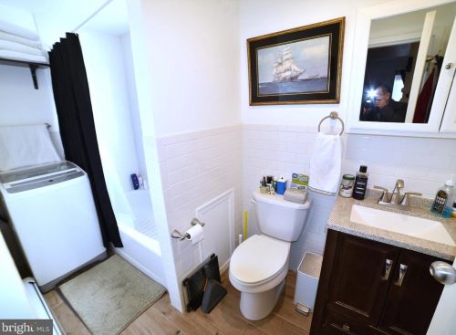 1410 6 St, Philadelphia PA 19147-5841 exterior