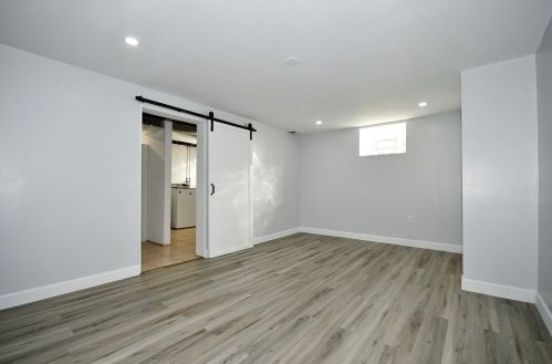 4985 Aspen St, Pittsburgh PA  15122-1250 exterior