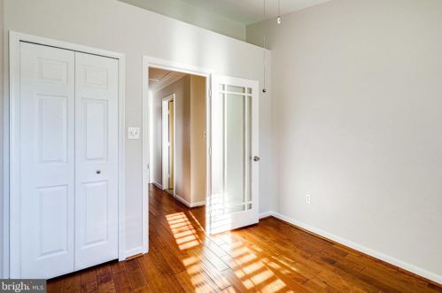 6026 Lands End Ln, Alexandria VA 22315-2669 exterior