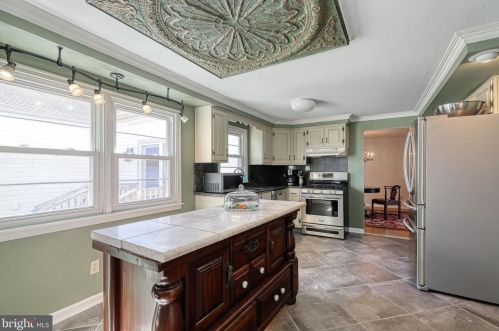 100 Acadia Dr, Riverton NJ 08077-3136 exterior