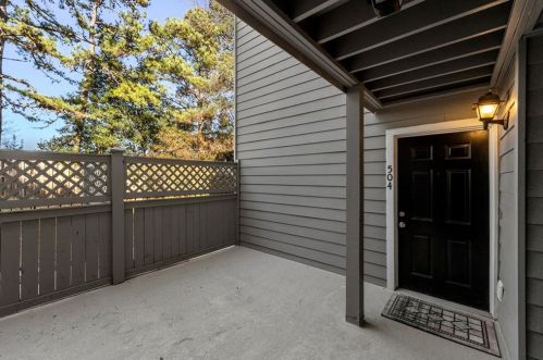 504 Granville Ct, Atlanta GA  30328-3440 exterior