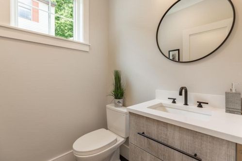 19 Thurston Rd, Newton MA 02464-1244 exterior