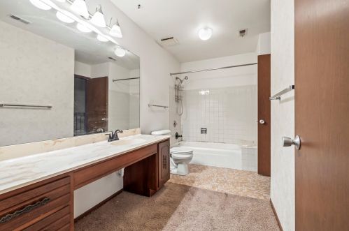 9043 70, Milwaukee WI 53223-2114 exterior