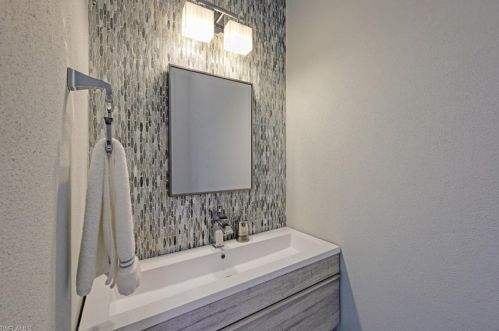 1501 Bluefin Ct, Naples FL 34102-1576 exterior