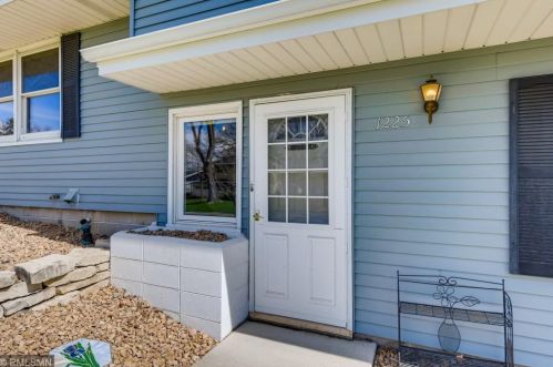 1225 Imperial Ln, Saint Paul, MN 55112-7669