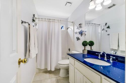 3900 Dominion Cv, Austin TX 78759-7300 exterior