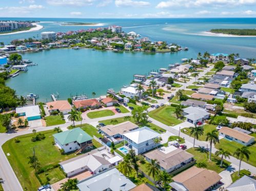 132 Jamaica Dr, Naples FL exterior