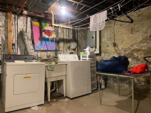 6415 Dean St, Pittsburgh PA 15206-1840 exterior