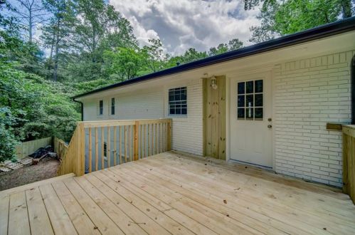 4393 Creek Valley Ct, Atlanta GA  30331-6515 exterior