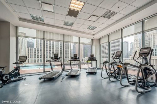 240 Illinois St, Chicago IL  60611-5063 exterior