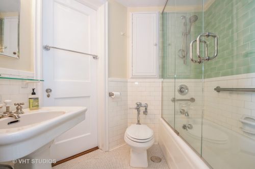 5555 Sheridan Rd, Chicago IL  60640-1609 exterior