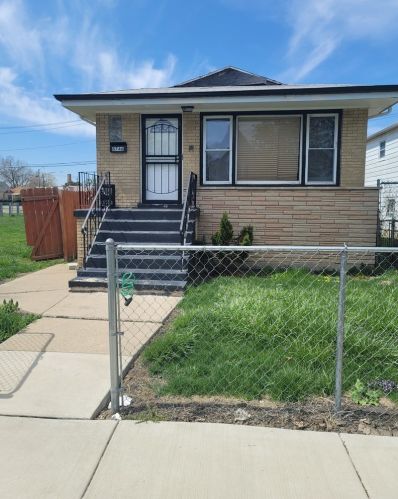8746 Emerald Ave, Chicago, IL 60620-2630